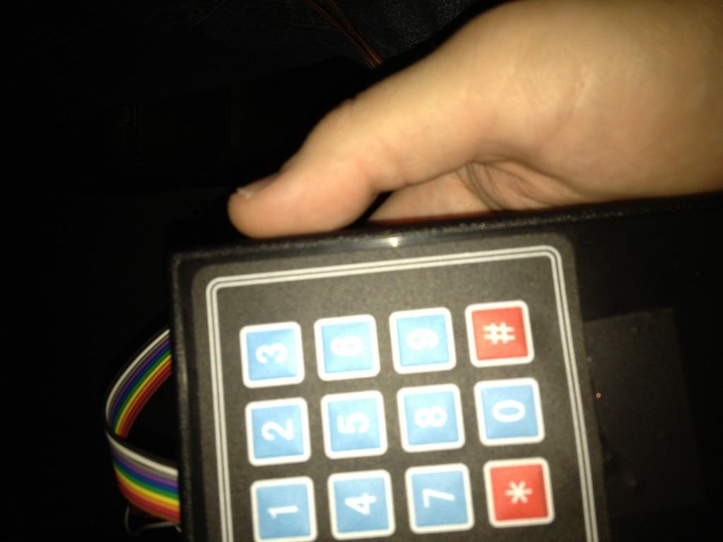 Bad picture, but this is the control pad. Each button fires a different pattern.